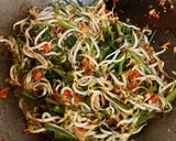 Foto langkah ke 4 dari resep Kangkung toge sambal seuhah.