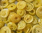 जलेबी कुरकुरीत होममेड (jalebi recipe in marathi) रेसिपी स्टेप 6 फोटो