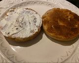 Foto del paso 3 de la receta: Bagel con salmón y aguacate