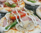 Foto langkah ke 4 dari resep Pizza Mini 🍕.
