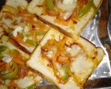 A picture of step 2 of Bread pizza in tava.