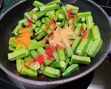 A picture of step 2 of Okra Masala Subzi.