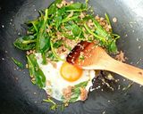 รูปขั้นตอนการทำที่ 2 ของ โสมไทยผัดไข่ใส่หมูสับ Water leaves Stir-fried with 🥚 and Pork