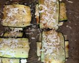 Foto del paso 5 de la receta: Saquitos de calabacín rellenos de langostinos y atún