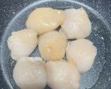 A picture of step 6 of Sautéed scallops with roe sauce.
