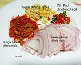 Gambar langkah 1 resipi Salad Telur Asin Thai.