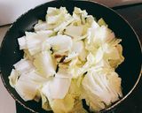 Hình bước làm 3 của món Cải bao xào tỏi