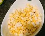 صورة لخطوة 3 من وصفة بوب كورن (فشار) بطعم الكاتشب 🤩
