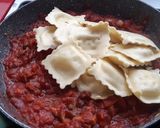 Foto del paso 6 de la receta Ravioli rellenos de gorgonzola con salsa de tomate y portobellos