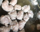 รูปขั้นตอนการทำที่ 2 ของ แกงจืดตำลึงเต้าหู้หมูเด้ง