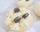 Foto del paso 3 de la receta: Crema de limón con galletas Oreo y nata