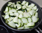 Foto del paso 3 de la receta: Tortilla de patatas y calabacín