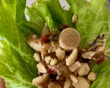 รูปขั้นตอนการทำที่ 4 ของ เมี่ยงเห็ดฟาง🍄แนมกับถั่วลิสงและผักสด🥬🥜