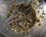 Une image de l'étape 2 de Salade de champignons de Paris moutarde à l ancienne persil basilic ail et oignon.