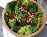 Une image de l'étape 6 de Laitue aux tomates cerises et bleu écossais.