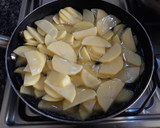 Foto del paso 1 de la receta: Tortilla de cebolla y pimientos..y algo más #yosoyyo