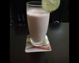 A picture of step 3 of Strawberry smoothie🍓😋.