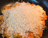 Foto del paso 2 de la receta: Arroz con calabaza 🤒