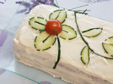 Pastel frío atún y pan de molde