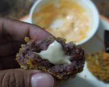 Foto langkah ke 5 dari resep Nasi kepal keju meleleh.