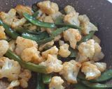 A picture of step 1 of Roasted Cauliflower Sweetcorn Papdi sabji.