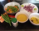 A picture of step 1 of Tikka chicken masala soup.