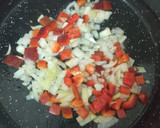 Foto del paso 1 de la receta: Arroz integral con verduras, bacalao y almejas