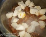 A picture of step 8 of Shaljam gosht.