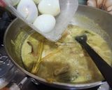 Foto langkah ke 5 dari resep Opor Ayam Telur Kuah Kuning.