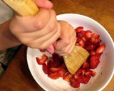 A picture of step 5 of Kid's Strawberry Cream Cheese.