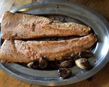 Une image de l'étape 2 de Demi saumon à la plancha ail en chemise.