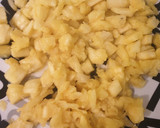 Foto del paso 2 de la receta: Cóctel de gambas en piña