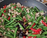 Foto langkah ke 4 dari resep Tumis Kacang Panjang dengan Ayam Cincang dan Pete.
