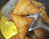 A picture of step 6 of Beef samosas.