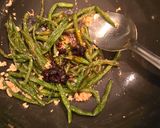 A picture of step 8 of Green beans in chilli garlic.