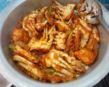 A picture of step 6 of Spicy and Tangy CRABS CURRY.