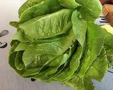 Une image de l'étape 1 de Salade de romaine aux deux fromages de brebis et herbes aromatiques.