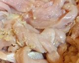 A picture of step 3 of Pineapple-fried rice with chicken and cashew nuts.