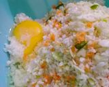 A picture of step 2 of Rice balls with leftover rice.