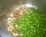 A picture of step 9 of Matar pulao & kheera-pyaz raita(green peas pulao wid cucumber & onion raita).