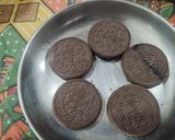 A picture of step 1 of Oreo Swiss Roll.