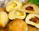 A picture of step 8 of Beef Burger with Cheese and Dried Tomato Bread.