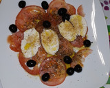 Foto del paso 1 de la receta: Carpaccio de tomate con motsarella marinada con especias