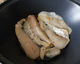 Foto del paso 1 de la receta: Tortilla ligera de patata y merluza