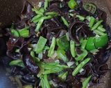 Foto langkah ke 4 dari resep Oseng soun jamur kuping.