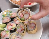 Hình bước làm 3 của món Cơm cuộn