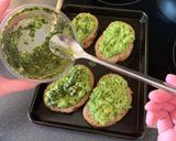 A picture of step 5 of Avocado on toast two ways!.