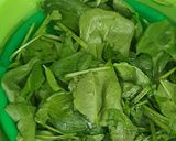 Hình bước làm 3 của món Miến xào tôm thịt cải bó xôi