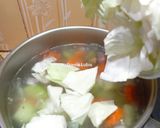 Foto langkah ke 2 dari resep Sayur Bening Labu Siam, Wortel & Kol.