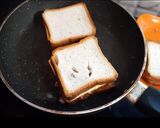 ব্রেড পিজ্জা স্যান্ডউইচ (Bread pizza sandwich recipe in Bengali) রেসিপির ধাপ 4 ছবি